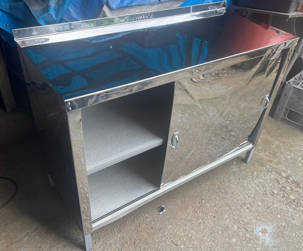 Mesón Cerrado de Acero Inoxidable con Puertas Correderas